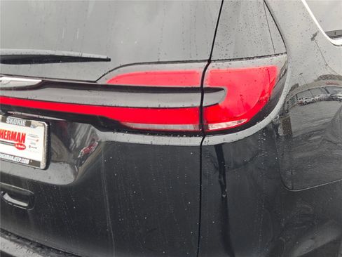 New 2026 Chrysler Pacifica Select image 13