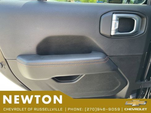 Used 2022 Jeep Gladiator Mojave AWD/4WD image 42