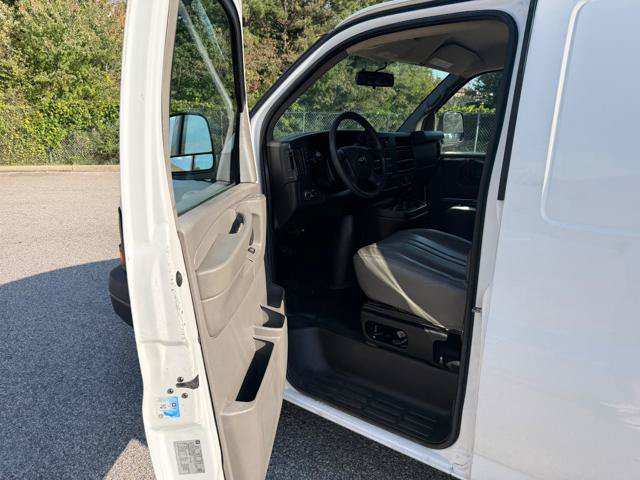 Used 2015 Chevrolet Express 2500 RWD image 26