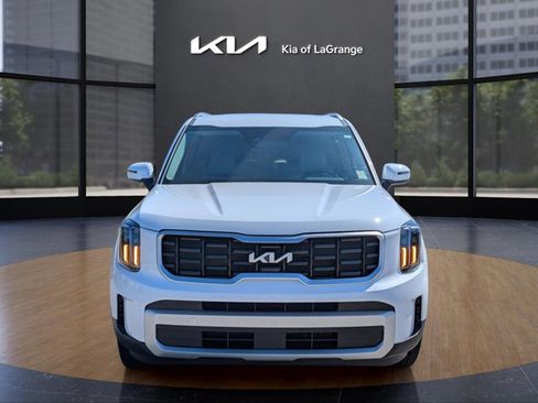 Used 2024 Kia Telluride S image 2