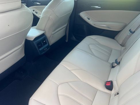 Used 2019 Toyota Avalon XLE w/ Moonroof Package FWD image 9