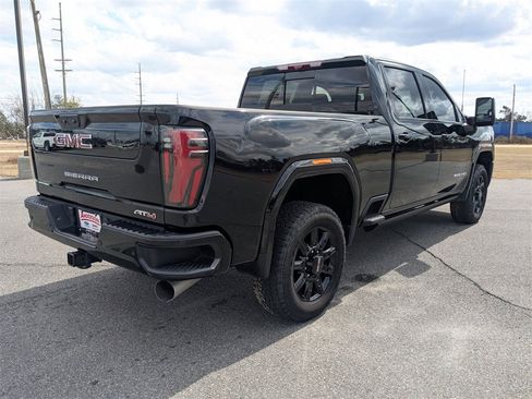 Used 2024 GMC Sierra 2500 AT4 w/ AT4 Premium Plus Package image 4