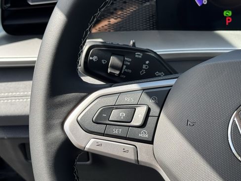 Used 2025 Volkswagen Tiguan SE FWD image 20