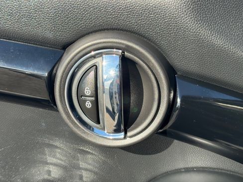 Used 2019 MINI Cooper S w/ Premium Package image 18