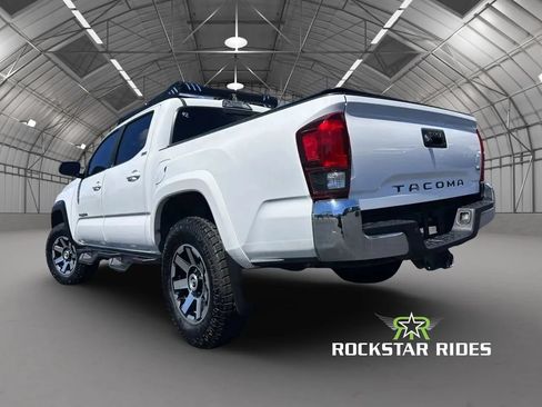 Used 2018 Toyota Tacoma SR5 RWD image 2