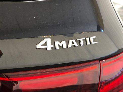 Used 2025 Mercedes-Benz GLB 250 4MATIC image 33