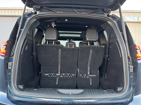 Used 2025 Chrysler Pacifica Limited FWD image 36