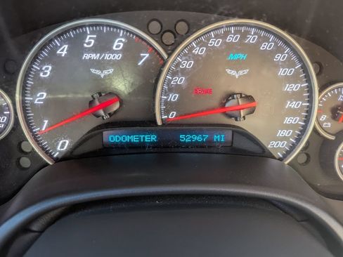Used 2005 Chevrolet Corvette Coupe w/ Preferred Equipment Group RWD image 16