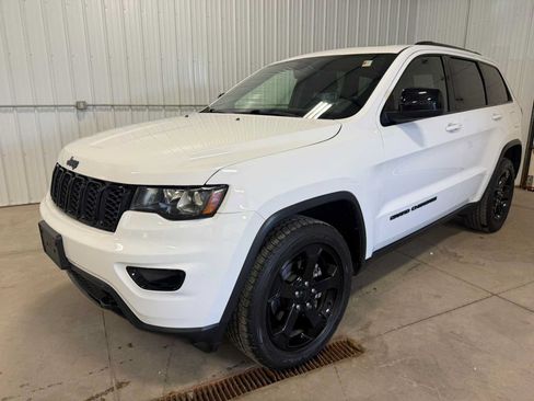 Certified 2019 Jeep Grand Cherokee Laredo AWD/4WD image 1