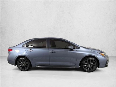 Used 2026 Toyota Corolla SE FWD image 2