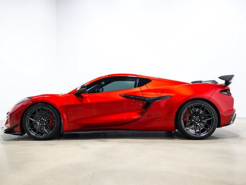 Used 2025 Chevrolet Corvette Z06 w/ Z07 Performance Package RWD image 16