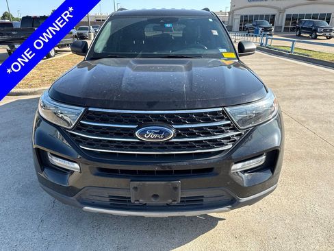 Used 2020 Ford Explorer XLT w/ Equipment Group 202A RWD image 2