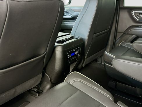 Used 2023 Chevrolet Suburban Premier image 28