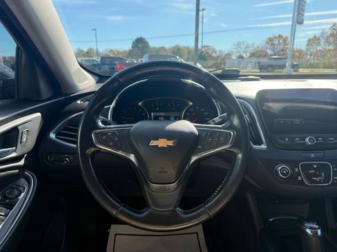 Used 2018 Chevrolet Malibu LT image 14