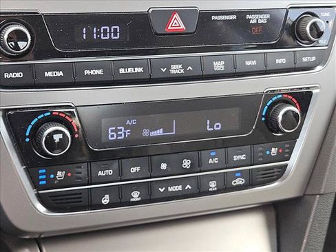Used 2016 Hyundai Sonata Limited w/ Option Group 05 FWD image 12