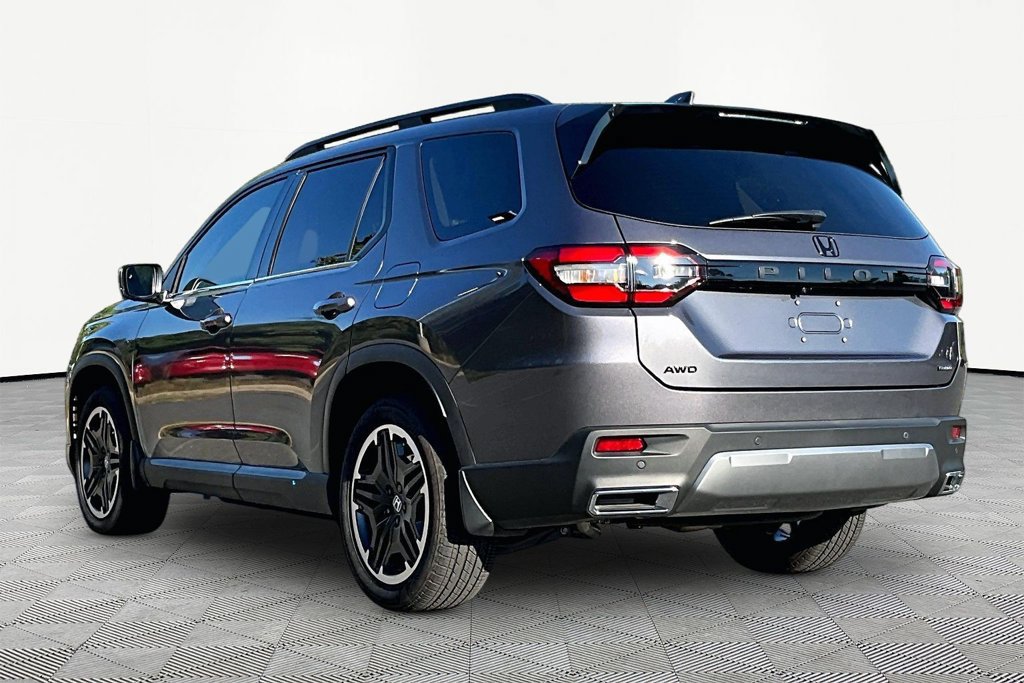 Certified 2026 Honda Pilot Touring image 4
