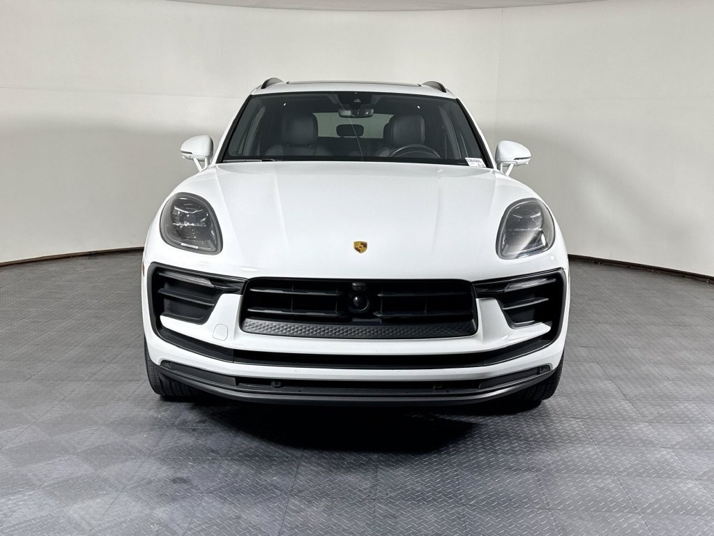 Certified 2025 Porsche Macan AWD/4WD image 10