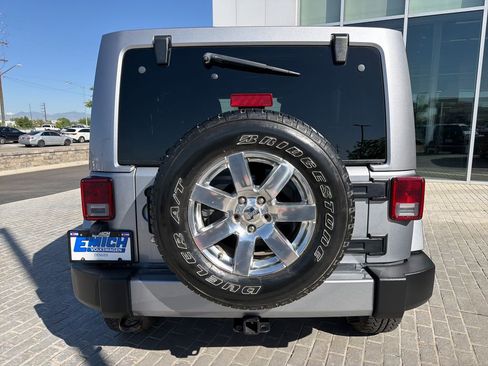 Used 2016 Jeep Wrangler Unlimited Sahara w/ Connectivity Group AWD/4WD image 4