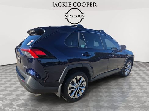 Used 2023 Toyota RAV4 XLE Premium FWD image 5
