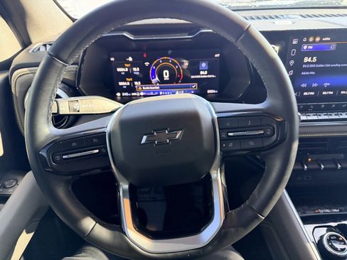 Used 2025 Chevrolet Colorado ZR2 w/ Technology Package image 17