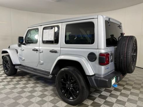 Used 2023 Jeep Wrangler Unlimited Sahara w/ Cold Weather Group AWD/4WD image 6