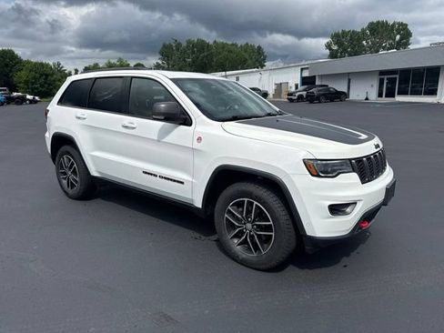 Used 2018 Jeep Grand Cherokee Trailhawk w/ Trailhawk Luxury Group AWD/4WD image 5