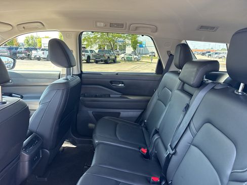 Certified 2023 Nissan Pathfinder SL AWD/4WD image 32
