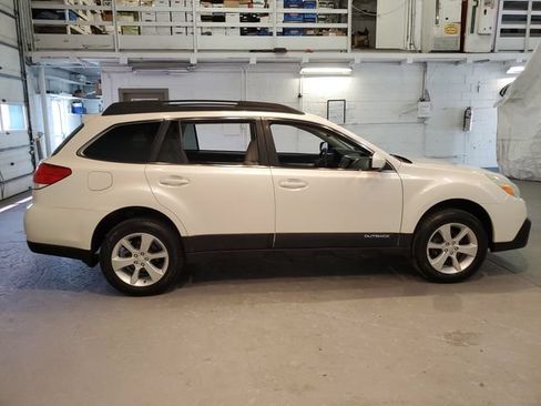 Used 2014 Subaru Outback 2.5i Premium AWD/4WD image 7