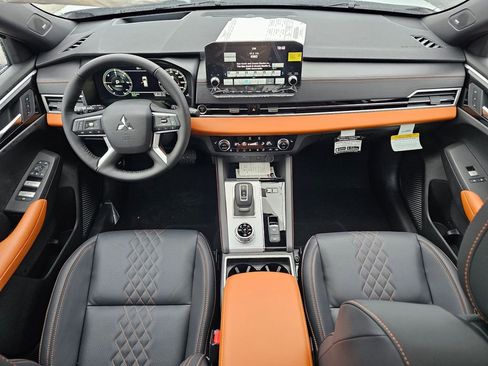 New 2025 Mitsubishi Outlander SEL image 13