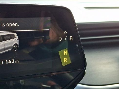 Used 2025 Volkswagen ID. Buzz Pro S Plus image 21