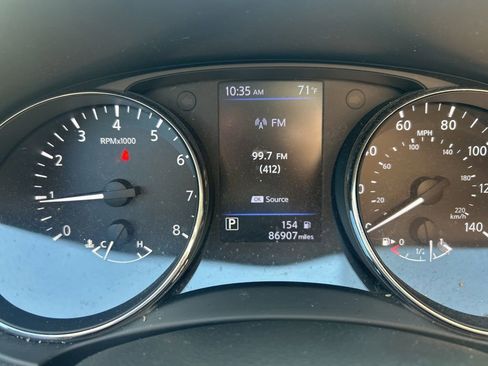 Used 2018 Nissan Rogue SV AWD/4WD image 15