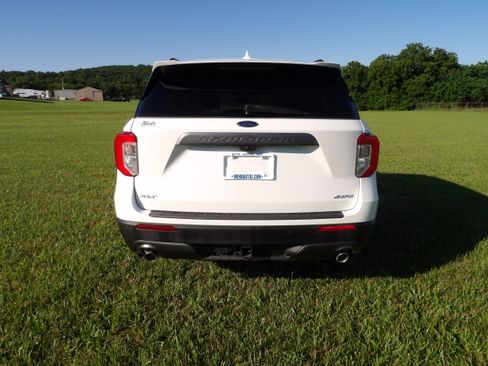 Used 2023 Ford Explorer XLT w/ Equipment Group 202A AWD/4WD image 7