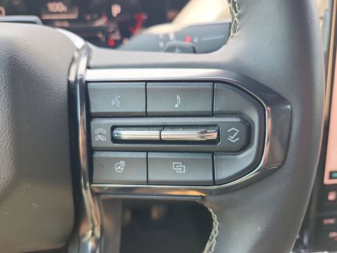 Certified 2025 GMC Yukon Denali Ultimate AWD/4WD image 28