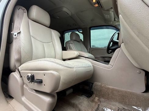 Used 2004 Chevrolet Suburban LT w/ Preferred Equipment Group AWD/4WD image 13