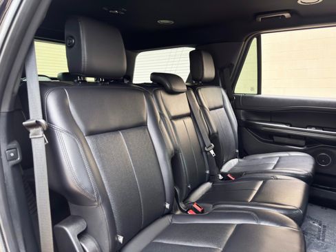 Used 2019 Ford Expedition XLT w/ Equipment Group 202A RWD image 36