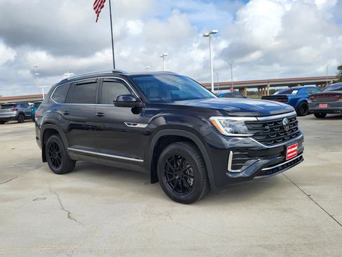 Used 2024 Volkswagen Atlas SEL Premium R-Line image 7