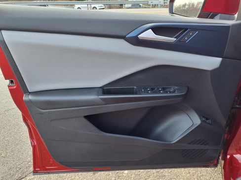 Used 2023 Volkswagen Taos SE w/ Black Wheel Package image 6