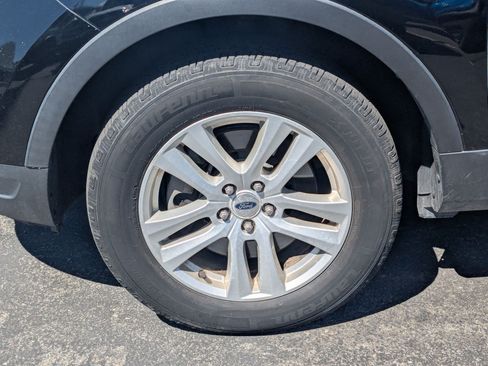 Used 2018 Ford Explorer XLT w/ Equipment Group 201A AWD/4WD image 14