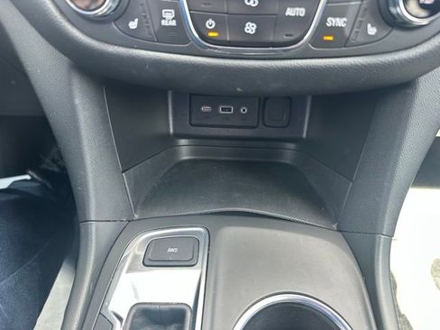 Used 2021 Chevrolet Equinox LT AWD/4WD image 29
