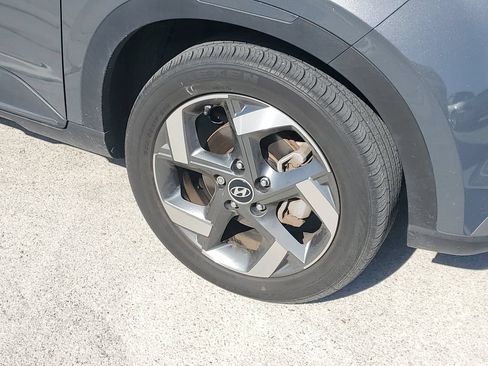 Used 2024 Hyundai Venue Limited FWD image 9