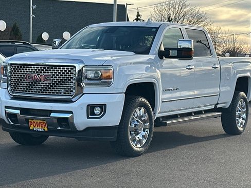 Used 2016 GMC Sierra 2500 Denali w/ Duramax Plus Package image 8