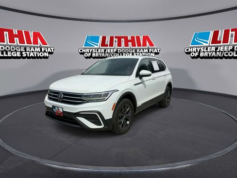Used 2022 Volkswagen Tiguan SE AWD/4WD image 3