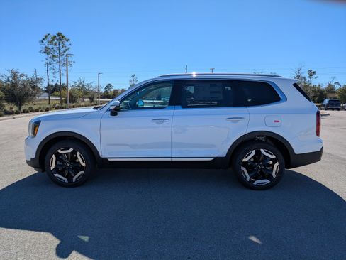 New 2025 Kia Telluride S image 8