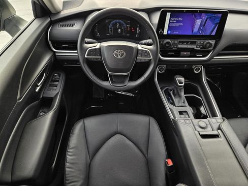 Used 2025 Toyota Grand Highlander AWD image 11