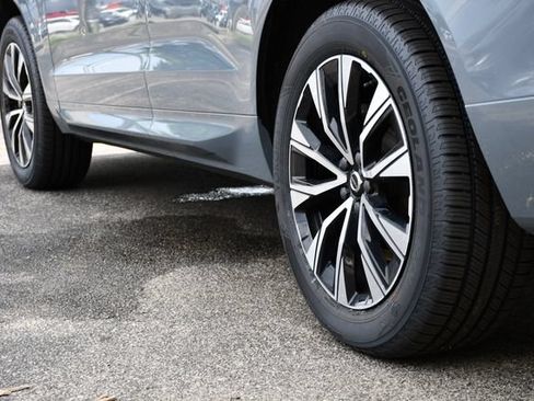 Certified 2024 Volvo XC60 B5 Plus w/ Climate Package AWD/4WD image 9