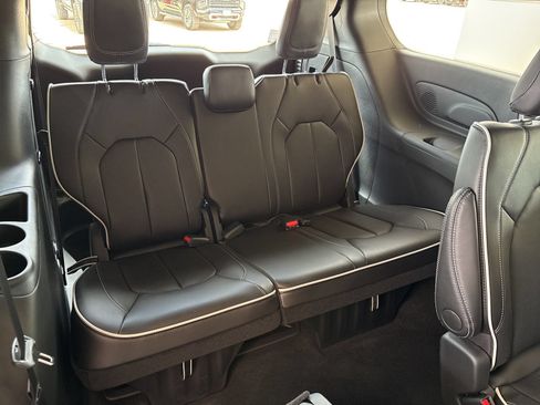 New 2026 Chrysler Pacifica Limited w/ S Appearance Package FWD image 20