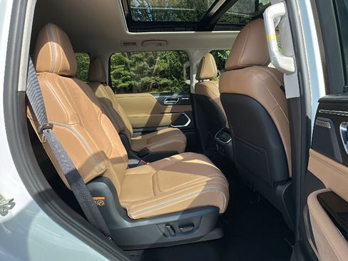 New 2026 INFINITI QX80 Luxe image 10