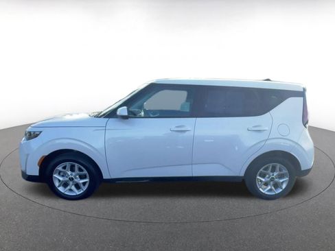 Used 2025 Kia Soul LX w/ LX Technology Package image 9