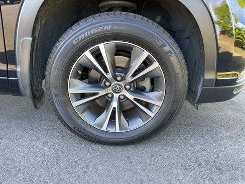 Used 2016 Toyota Highlander XLE image 9