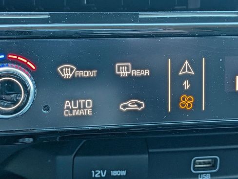 Used 2024 Kia Niro LX image 21